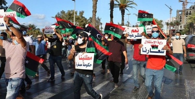 Libya'da protestolar Hafter'i petrol blokajını kaldırmaya zorluyor 