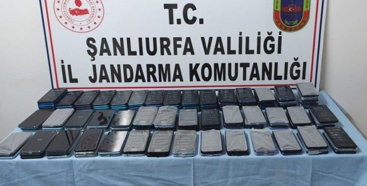 Şanlıurfa'da 157 gümrük kaçağı telefon ele geçirildi