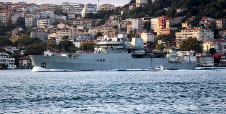 İngiliz araştırma gemisi İstanbul Boğazı'ndan geçti
