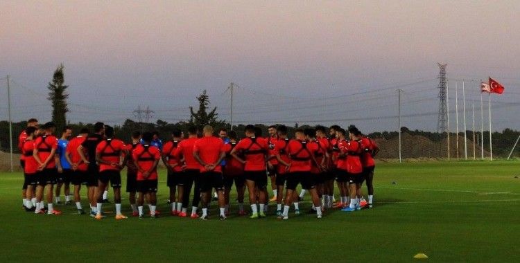 Antalyaspor, Beşiktaş karşılaşmasına tam kadro hazırlanıyor