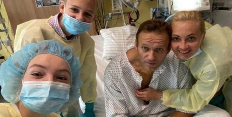 Navalni'nin yardımcısı 'zehirin otel odasındaki su şişesinde bulunduğunu' açıkladı