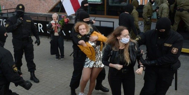 Belarus'ta kadınlar Devlet Başkanı Lukaşenko'yu protesto etti