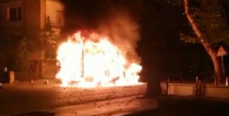 Ankara'da alev topuna dönen kamyonet paniğe sebep oldu