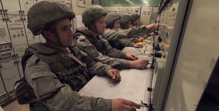 Askeri Tatbikatı’nda katılımcı askerlere hava savunma sistemleri anlatıldı