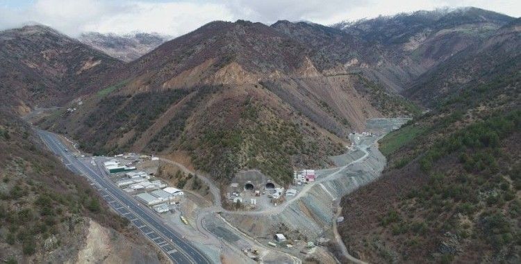Türkiye'nin en uzun çift tüplü karayolu tünelinin yüzde 68'i tamamlandı
