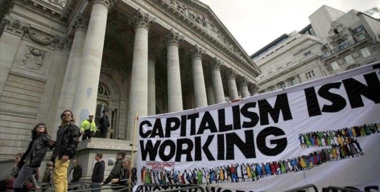 İngiliz hükümetinden okullarda 'kapitalizm karşıtı' kaynakların kullanılmaması uyarısı