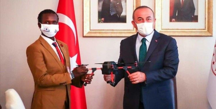 Somalili genç yetenek Abdi, Dışişleri Bakanı Çavuşoğlu'nun desteğiyle Türkiye'de eğitim alacak