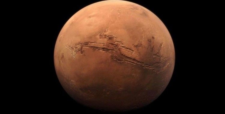 Mars'ın güney kutbunda yer altında tuzlu su gölünün yanı sıra göletler bulunuyor olabilir