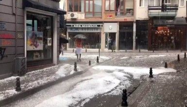 İstanbul'da ceviz büyüklüğünde dolu yağdı