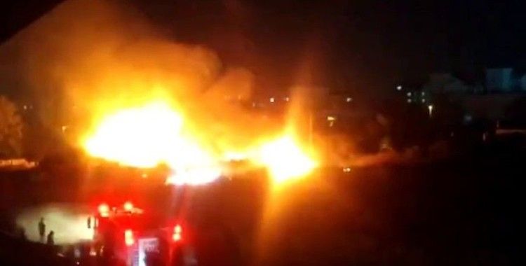 Ataşehir'de elektrik kabloları yangına neden oldu