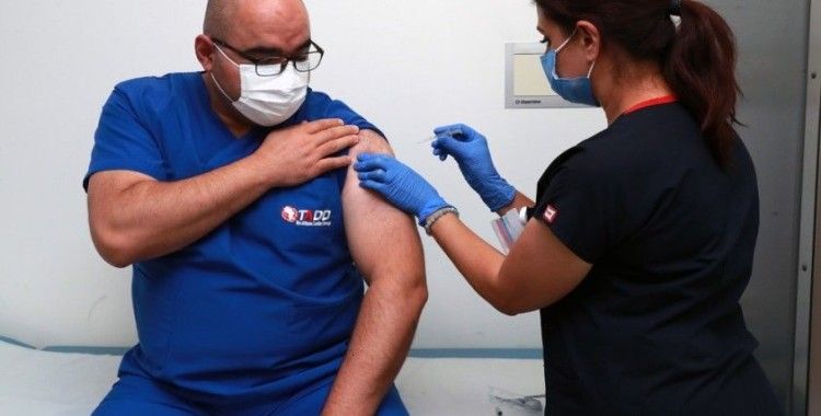 Covid-19 aşısı için gönüllü olan Başhekim Surel: “Bu bir insanlık vazifesi”