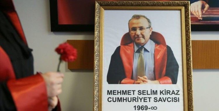 Adalet Bakanlığı şehit savcı Mehmet Selim Kiraz'ın anısına öykü ve deneme yarışması düzenliyor