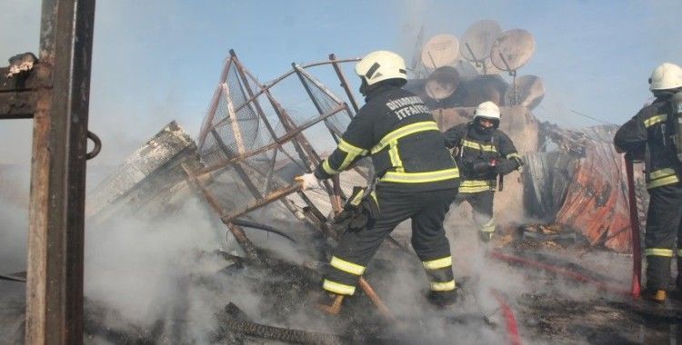 Diyarbakır'da 8 katlı binada yangın, onlarca güvercin telef oldu
