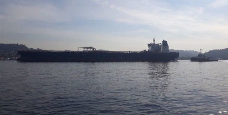 Dev petrol gemisi İstanbul Boğazı'ndan geçti