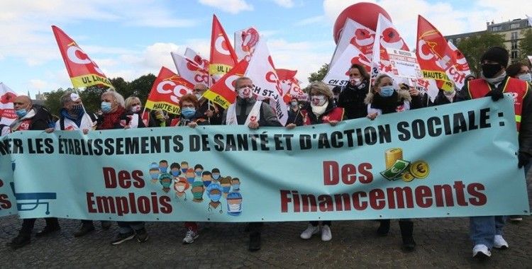 Fransa'da sağlık çalışanlarından hükümet karşıtı protesto
