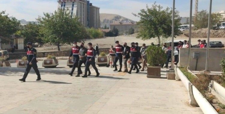 Elazığ'da 1 ton 841 kilo bakır kablo çalan 9 kişilik hırsızlık çetesi çökertildi