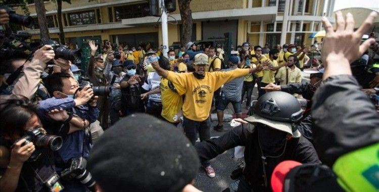 Tayland'da protestolar sürerse sokağa çıkma yasağı ilan edilecek