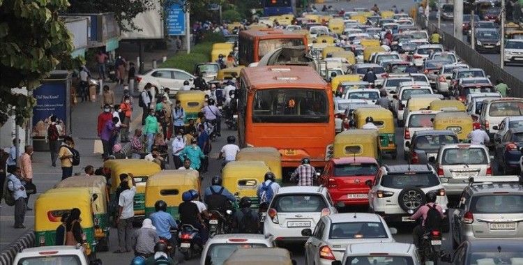 Hindistan bilim kurulu nüfusun yarısının şubat ayına kadar Kovid-19'a yakalanabileceğini açıkladı