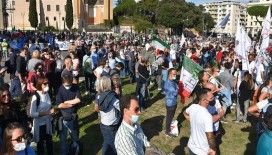 İtalya'da hükümetin Kovid-19 salgınına yönelik tedbirleri tartışma konusu oldu