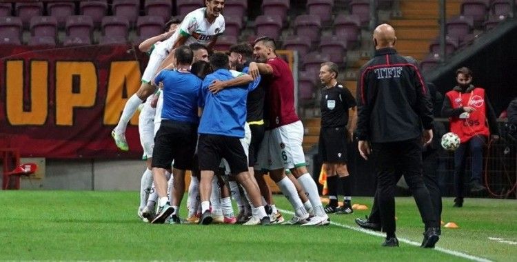 Galatasaray evinde ilk kez Alanyaspor’a yenildi