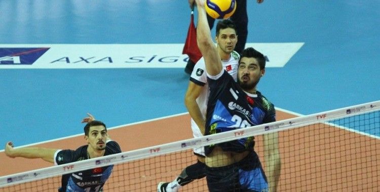 Efeler Ligi: İstanbul Büşükşehir Belediyespor: 1 - Arkas Spor: 3