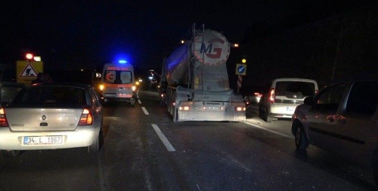 Arnavutköy’de hafriyat kamyonuyla otomobil çarpıştı: 1 yaralı