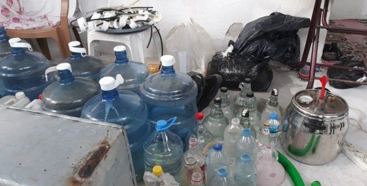 Çine'de 900 litre kaçak içki ele geçirildi