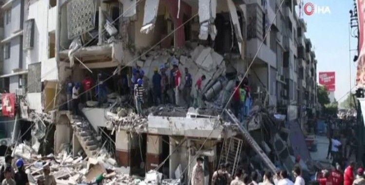 Pakistan'da binada patlama : 5 ölü, 28 yaralı