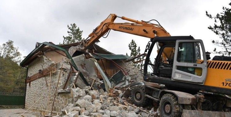 Bursa'da kaçak lüks villa yıkıldı