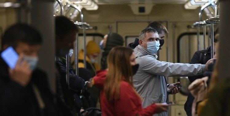 Rus uzmandan koronavirüs salgınının sonuna ilişkin tahmin: Önümüzdeki yaz durum normale döner