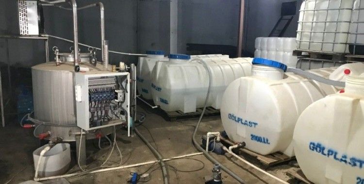 Sultangazi’de sahte alkol imalathanesine baskın: 4 buçuk ton etil alkol ele geçirildi