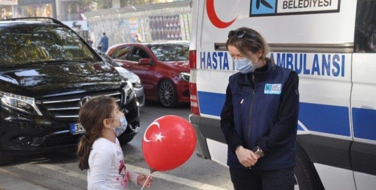 Kadıköy'de koronavirüse ambulansla farkındalık