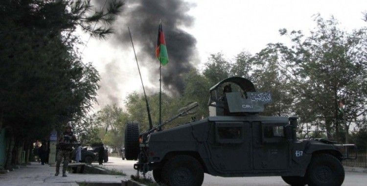 Afganistan'da valilik binası önünde bombalı saldırı: 2 ölü