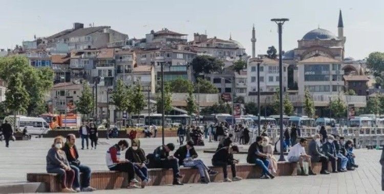 Bilim Kurulu üyesi Öztürk: Şu an İstanbul, 4-5 kişiden fazlasının oturup bir yerde yemek yemesine uygun değil