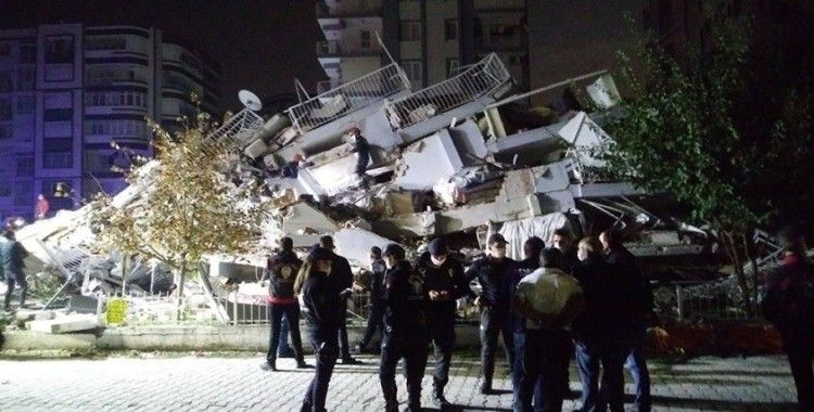  İzmir’de 1 kişinin daha cesedi enkaz altından çıkarıldı