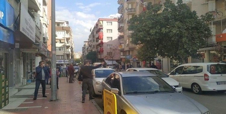İzmir'deki depremin ardından Manisa'da bir apartman tahliye edildi