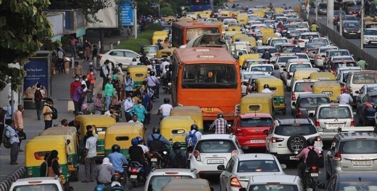 Hindistan'da Kovid-19'dan 490 kişi hayatını kaybetti