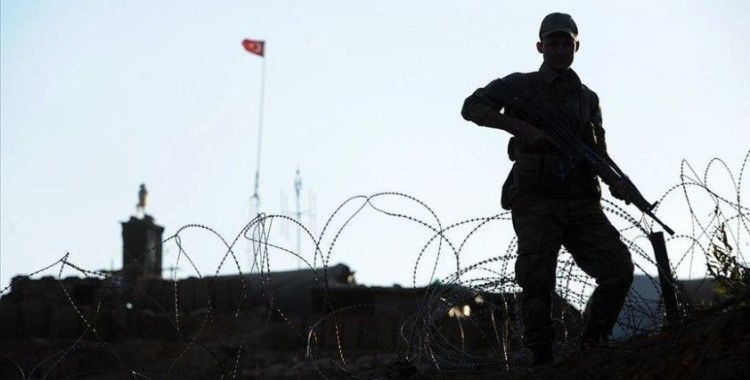İkna edilen PKK'lı terörist Suriye sınırında teslim oldu