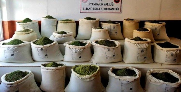 Diyarbakır'da 835 kilogram esrar ve 8 bin kök Hint keneviri ele geçirildi
