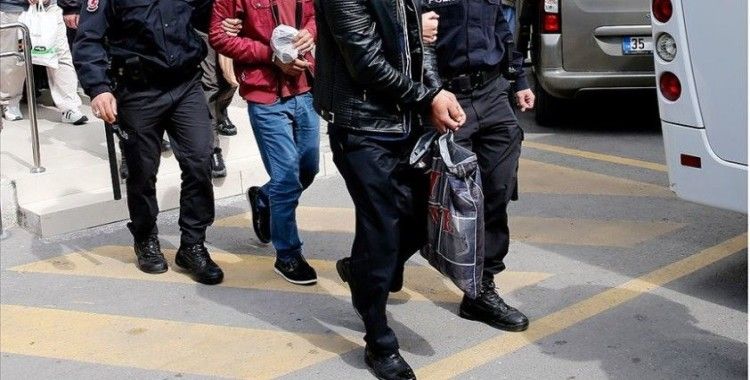 İzmir'de DEAŞ'ın sözde Türkiye sorumlusuyla bağlantılı oldukları iddiasıyla 5 zanlı yakalandı