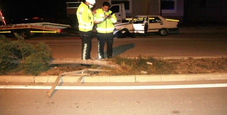 Konya'da otomobil ağaca çarptı: 1 yaralı