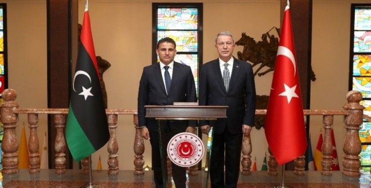 Milli Savunma Bakanı Akar, Libya Savunma Bakanı Namroush ile bir araya geldi