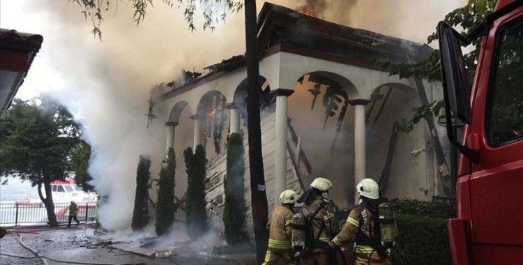 Üsküdar'da tarihi camide yangın