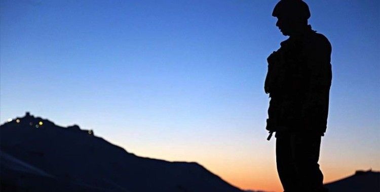 PKK terör örgütünden kaçan 1'i 'gri' kategorideki 5 terörist güvenlik güçlerine teslim oldu