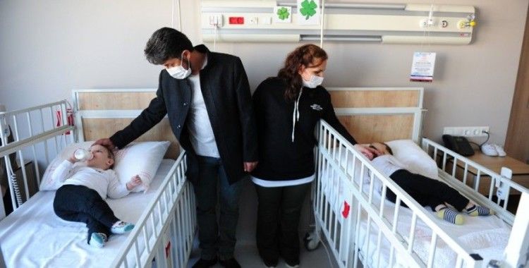operasyonla ayrılan siyam ikizlerinin tedavisi Türkiye’de devam ediyor