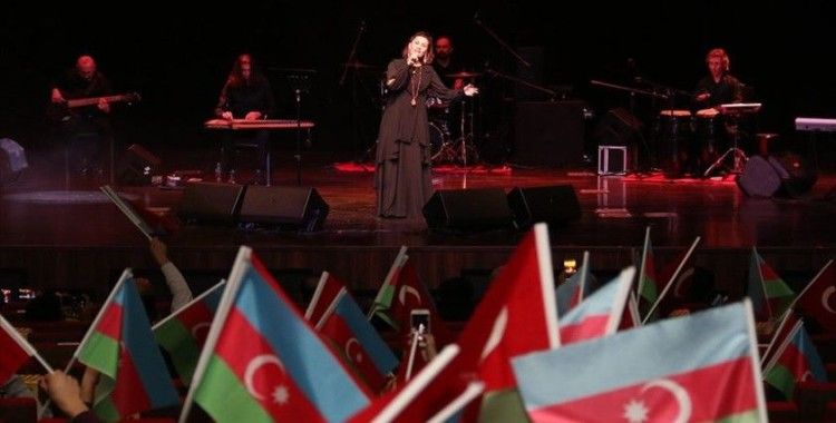 Azerbaycanlı sanatçı Azerin 'Çırpınırdı Karadeniz'i Karabağ'da seslendirmek istiyor