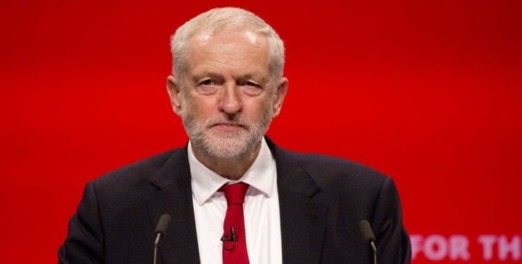 İngiltere'de İşçi Partisinin eski lideri Corbyn partinin parlamento grubuna katılamayacak