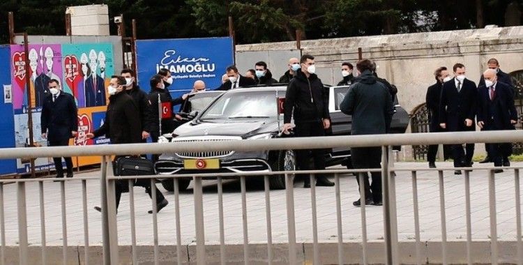 Cumhurbaşkanı Erdoğan, yazar Ahmet Kekeç'in mezarını ziyaret etti