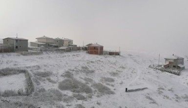 Tokat'a mevsimin ilk karı yağdı