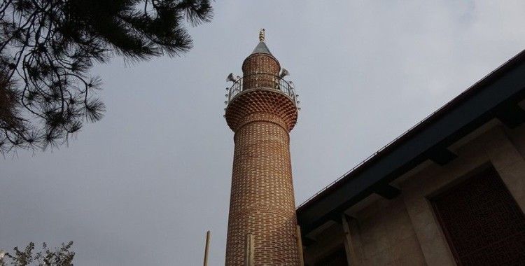 Cami 5 kez yıkıldı, minaresi 4 asırdır ayakta